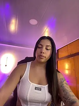 Snapshot of kloe28 chatting on September 27, 4:08 am kloe28 online show from September 27, 4:08 am