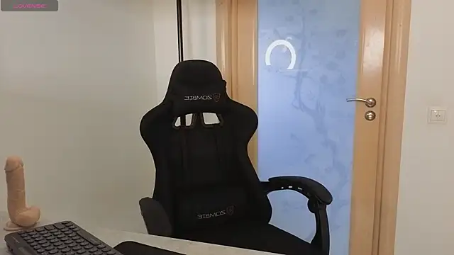 MilaYumi online show from October 12, 7:55 am