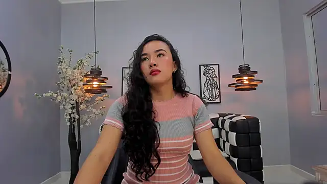 Snapshot of Kira_Naughty chatting on October 1, 11:37 am Kira Naughty online show from October 1, 11:37 am
