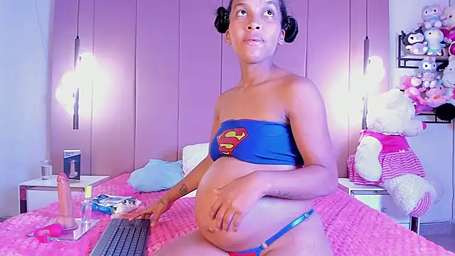 Snapshot of Everly_Smith chatting on October 1, 8:14 pm Everly Smith online show from October 1, 8:14 pm