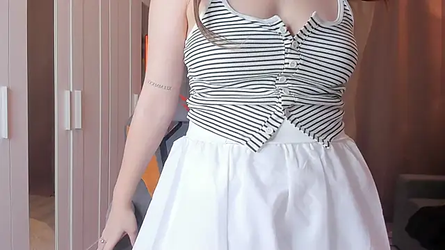 Snapshot of _Nocturna_ chatting on October 1, 5:18 pm Nocturna online show from October 1, 5:18 pm