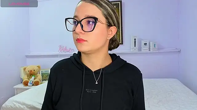 Snapshot of katiaa_lovv chatting on October 6, 12:00 pm katiaa lovv online show from October 6, 12:00 pm