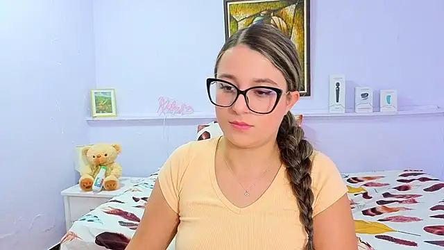Snapshot of katiaa_lovv chatting on October 1, 12:43 pm katiaa lovv online show from October 1, 12:43 pm
