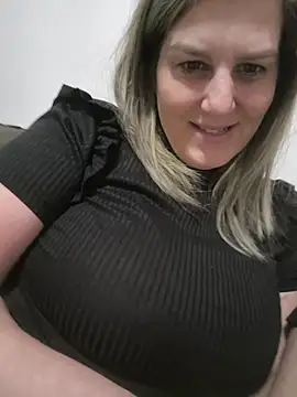 loiraandressa online show from December 3, 2:03 am