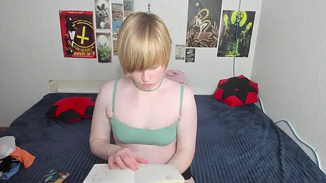 Cattie w  online show from February 11, 1:20 am