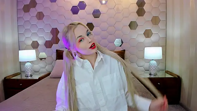 CallMeMargo online show from September 25, 12:48 pm