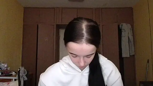 Snapshot of Emilia_Light chatting on October 21, 7:12 am Emilia Light online show from October 21, 7:12 am