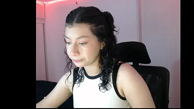 Ivonnybonn online show from October 27, 9:20 pm