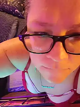 violentviolet68 online show from May 25, 7:35 pm