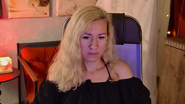 DonnaSmitth online show from July 3, 9:32 pm