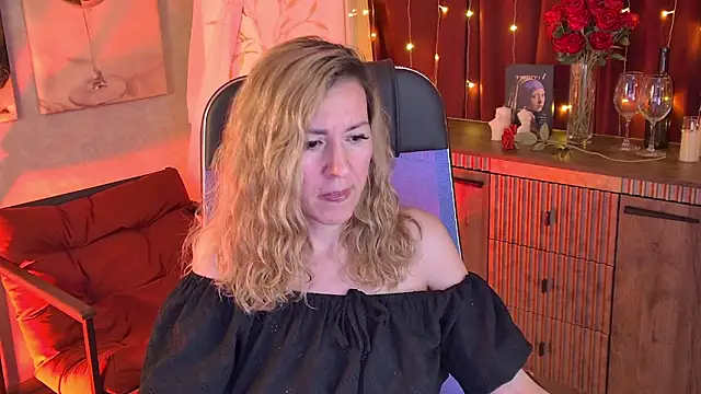 DonnaSmitth online show from April 7, 8:11 pm