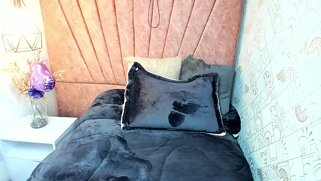 Issa Milf   online show from October 27, 1:17 pm