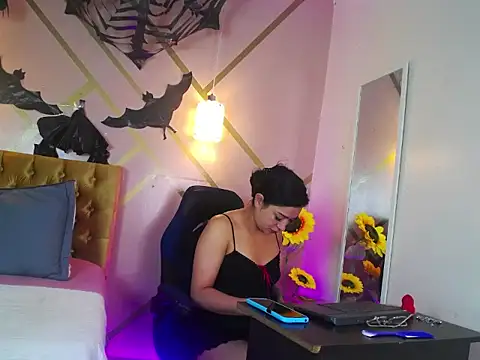 Snapshot of Beleaht_Pleasure chatting on October 6, 12:00 pm Beleaht Pleasure online show from October 6, 12:00 pm