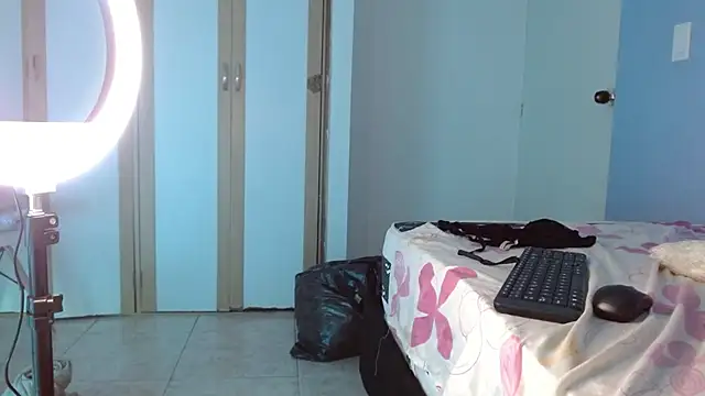 luna hawks online show from November 26, 4:35 am