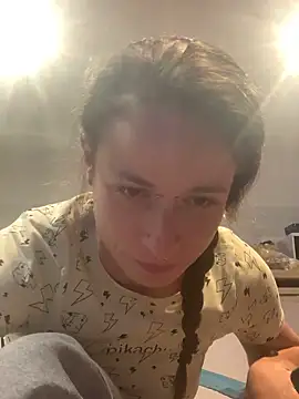 GoldenPussy1329 online show from October 31, 9:19 pm