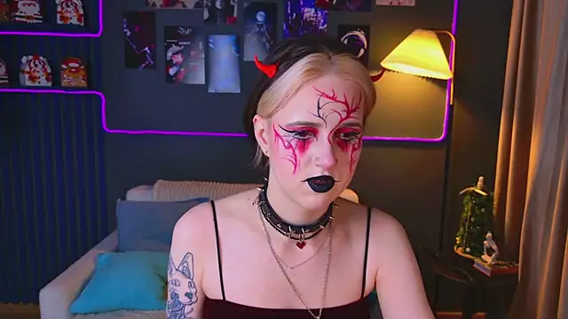 luna son online show from December 22, 9:40 pm