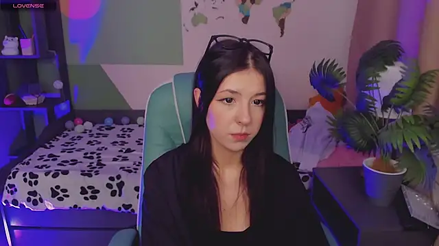 Snapshot of Azaliya_Haze chatting on October 16, 5:21 am Azaliya Haze online show from October 16, 5:21 am