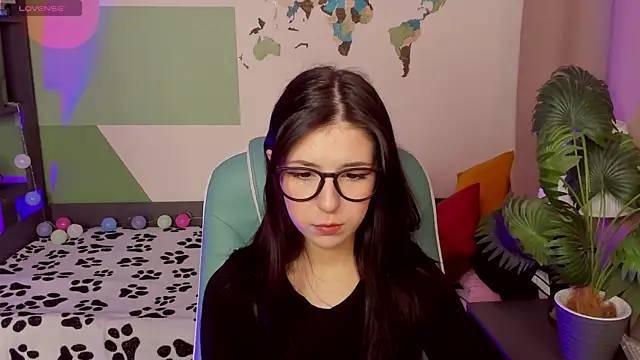 Snapshot of Azaliya_Haze chatting on October 15, 5:10 am Azaliya Haze online show from October 15, 5:10 am