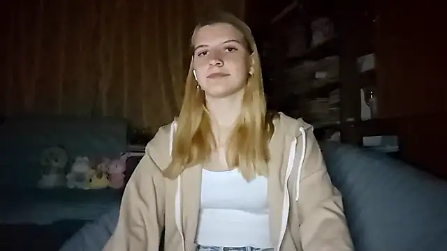 LynteriLain online show from September 28, 8:36 pm