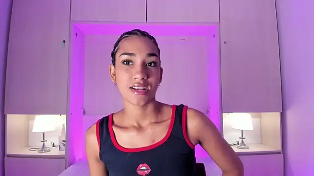 AnahiCollins online show from May 19, 11:50 am