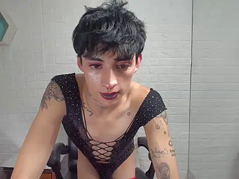 Snapshot of Mila_Leon chatting on October 1, 3:33 am Mila Leon online show from October 1, 3:33 am
