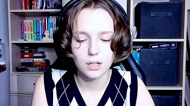 Snapshot of Diana-back chatting on October 3, 4:34 pm Diana-back online show from October 3, 4:34 pm