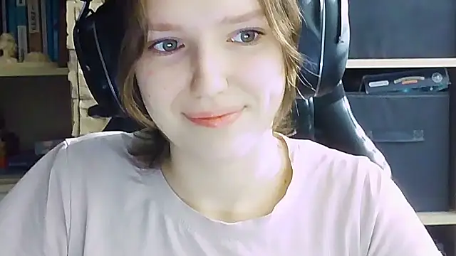 Snapshot of Diana-back chatting on September 30, 6:08 am Diana-back online show from September 30, 6:08 am