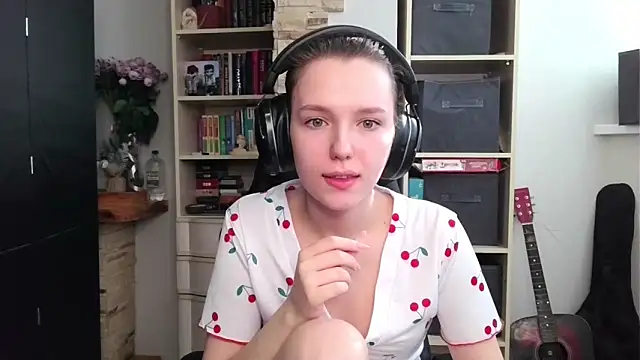 Snapshot of Diana-back chatting on October 30, 7:22 am Diana-back online show from October 30, 7:22 am