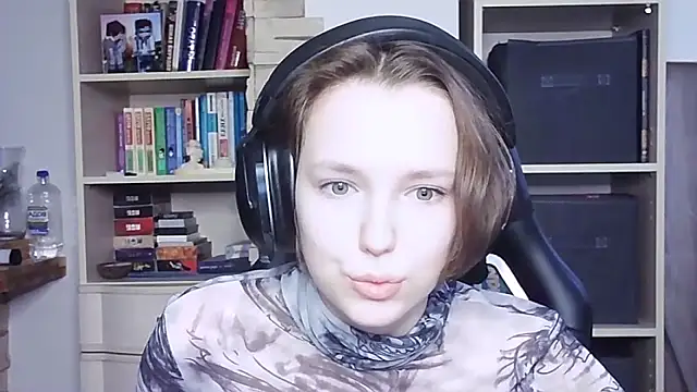 Snapshot of Diana-back chatting on October 26, 6:20 am Diana-back online show from October 26, 6:20 am