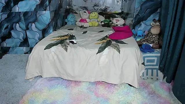 celesteyorucso1 online show from November 17, 11:05 pm