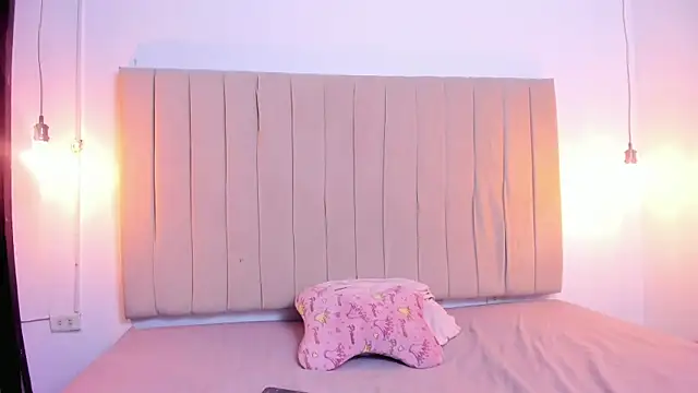 mara hil online show from December 15, 4:29 am