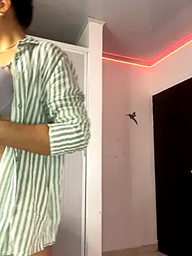 miss  caroline online show from October 28, 2:06 am