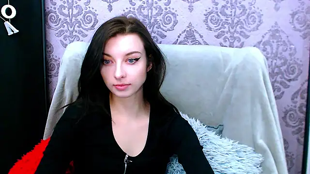 DominantLuna online show from March 30, 7:35 pm