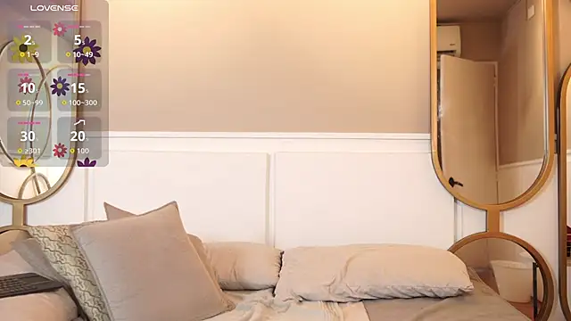 Snapshot of Roxy_Vega chatting on October 10, 1:16 pm Roxy Vega online show from October 10, 1:16 pm