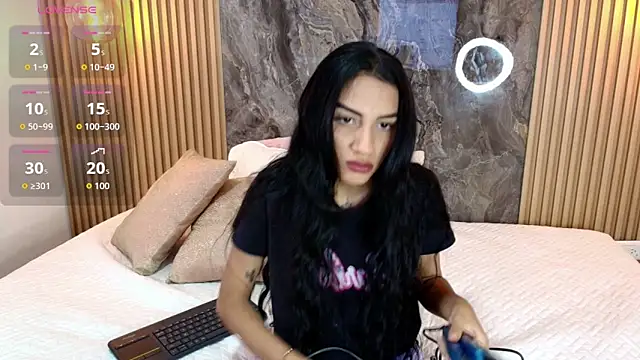 Snapshot of Samara_Smith04 chatting on October 14, 8:11 pm Samara Smith04 online show from October 14, 8:11 pm