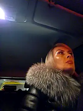 KirraWhite online show from January 12, 5:07 pm