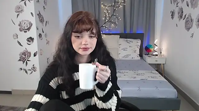 Snapshot of MileyRood chatting on October 13, 11:29 pm MileyRood online show from October 13, 11:29 pm