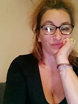 Fifi83Bell online show from November 18, 6:09 pm