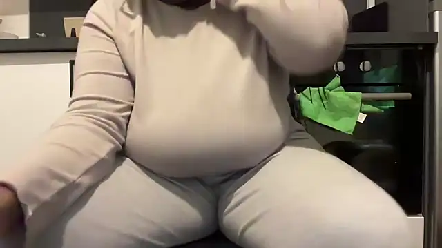 nanaisbackk online show from March 11, 10:34 pm