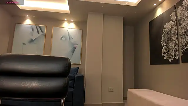 EmilyJohnsonX1 online show from November 16, 11:16 pm