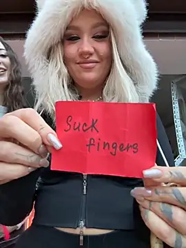 RollDolls online show from December 19, 5:10 am