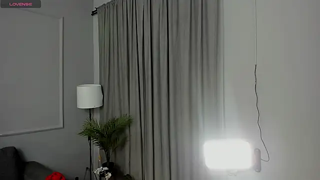 Nahomycarterr online show from April 22, 11:51 am