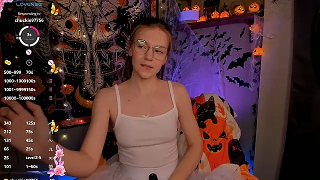 lyra thenymph online show from October 24, 10:33 am