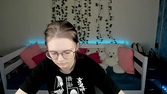 Snapshot of shy_elina01 chatting on October 13, 12:41 pm shy elina01 online show from October 13, 12:41 pm