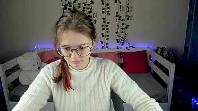 Snapshot of shy_elina01 chatting on October 20, 10:29 am shy elina01 online show from October 20, 10:29 am