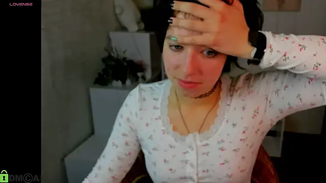 Sara Frayer online show from October 8, 1:32 am