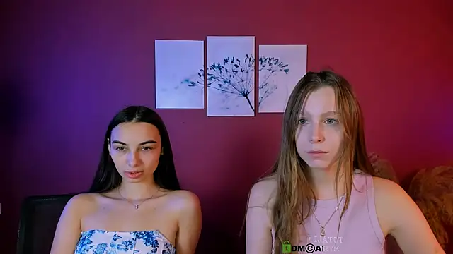 esme moore  online show from October 28, 9:37 am