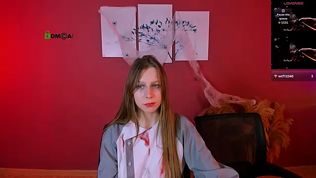 esme moore  online show from October 31, 10:41 am