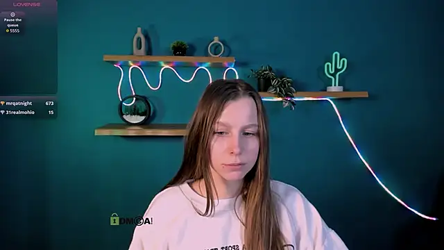 esme moore  online show from November 27, 11:46 am