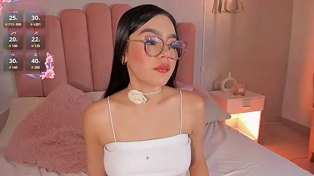 mara swan  online show from December 14, 8:03 pm